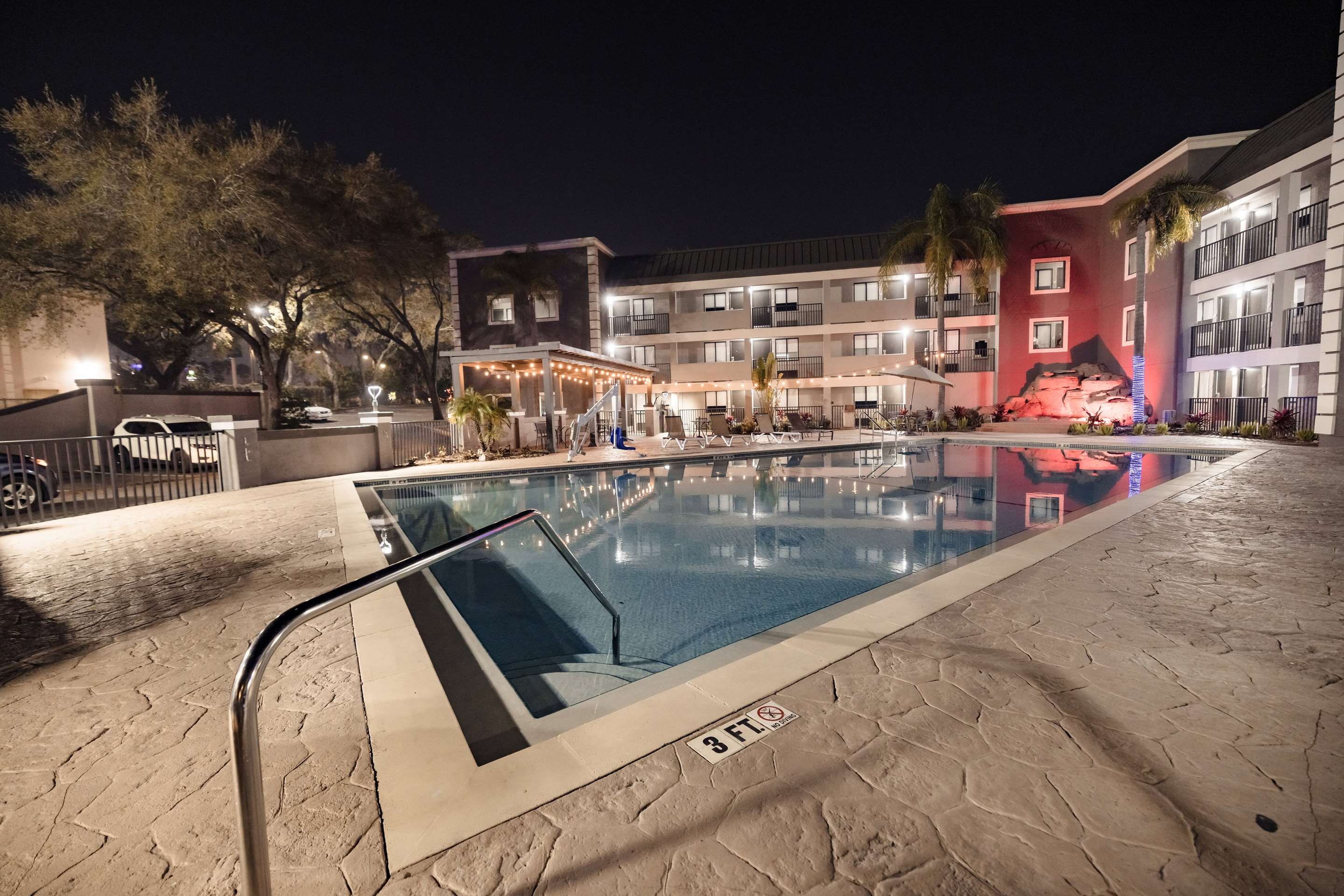Pool | La Quinta Inn by Wyndham Tampa Near Busch Gardens