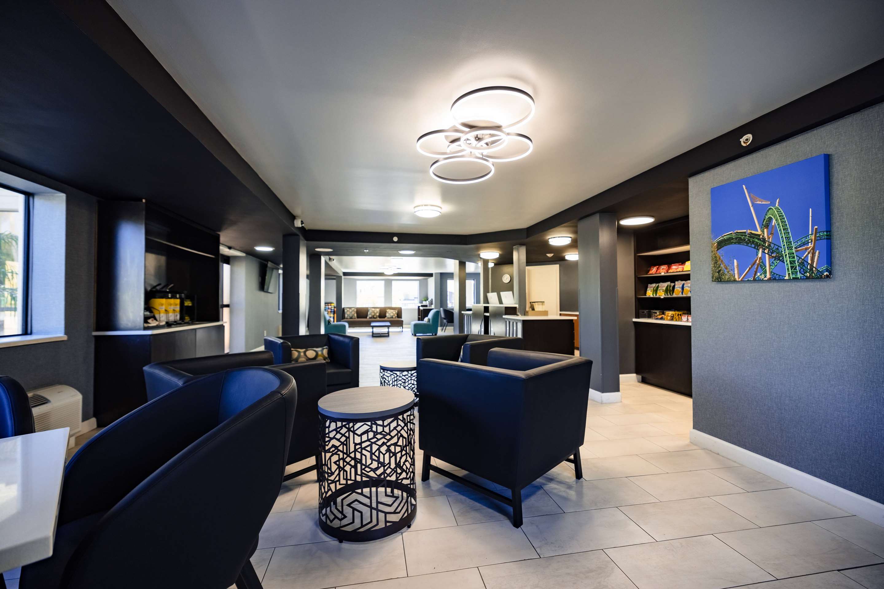 Lobby | La Quinta Inn by Wyndham Tampa Near Busch Gardens