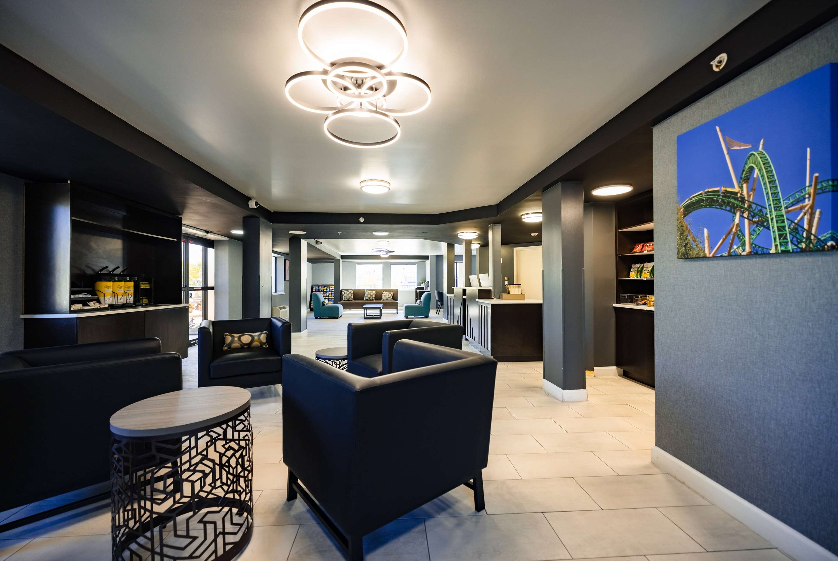 Lobby | La Quinta Inn by Wyndham Tampa Near Busch Gardens
