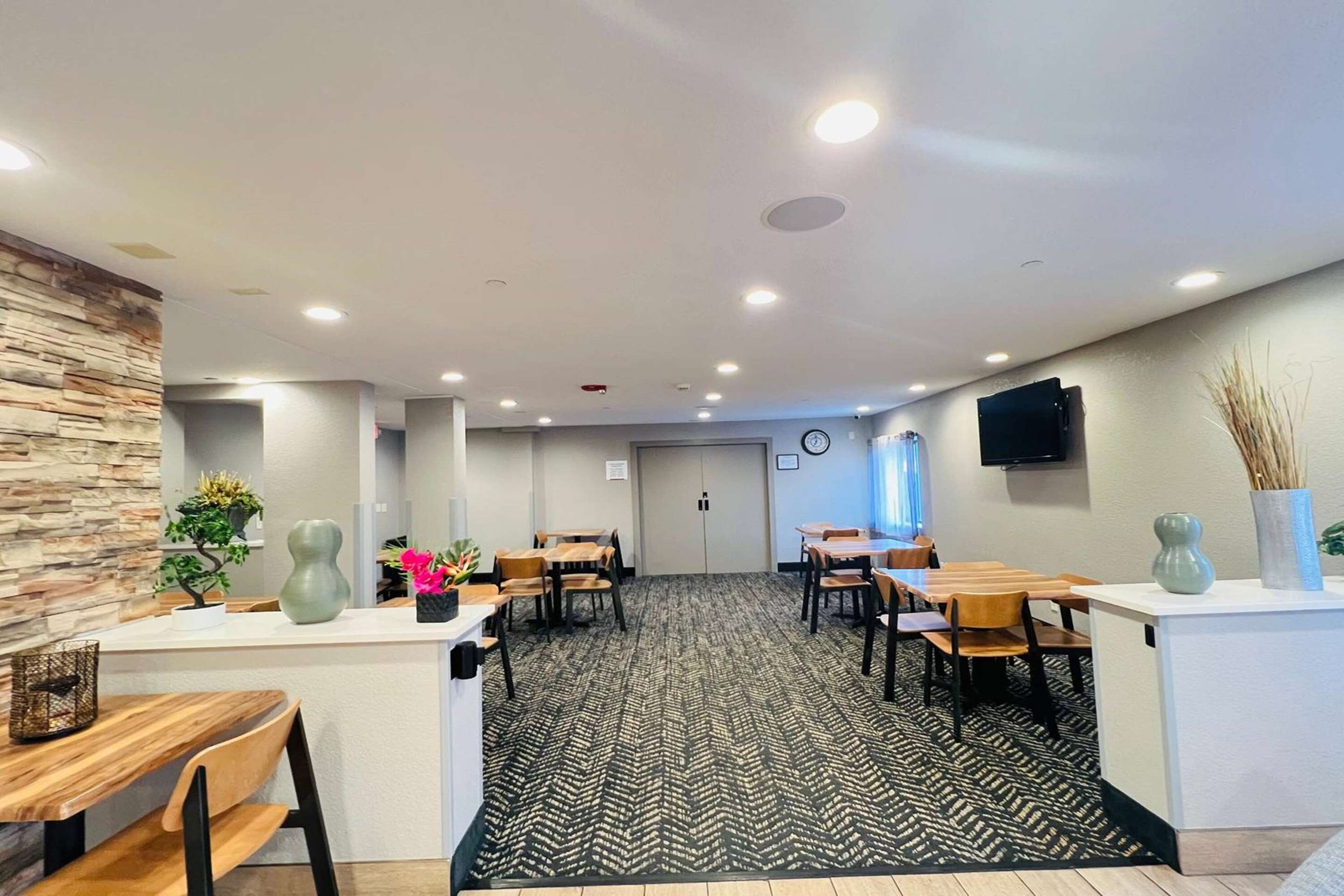 Property amenity | La Quinta Inn by Wyndham Milwaukee Glendale Hampton Ave