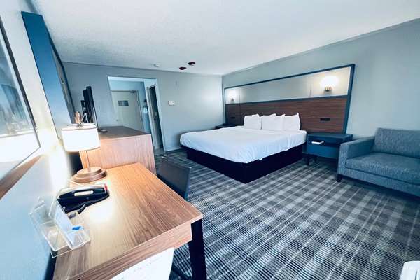 1 King Bed, Mobility/Hearing Accessible Room, Bathtub w/ Grab Bars, Non-Smoking