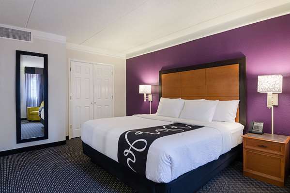 Suite - La Quinta Inn & Suites Airport East Miami