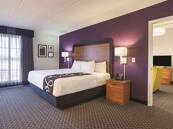 Suite - La Quinta Inn & Suites Airport East Miami