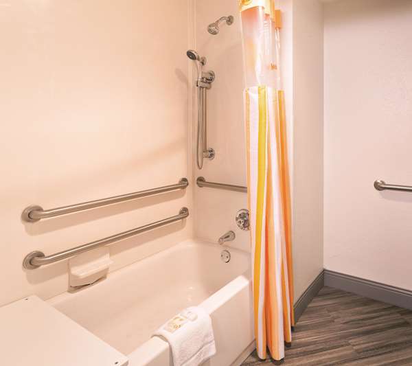  - La Quinta Inn & Suites Airport East Miami