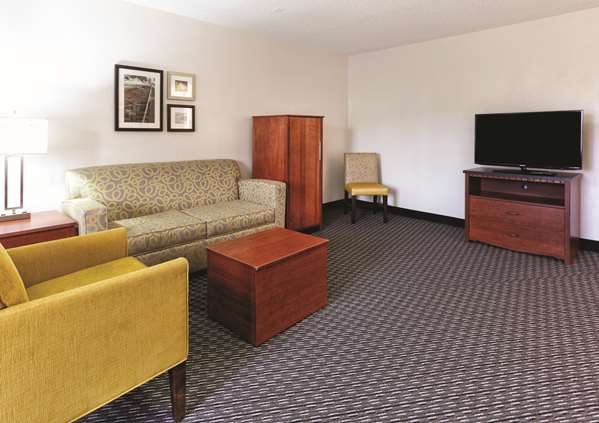  - La Quinta Inn & Suites Airport East Miami