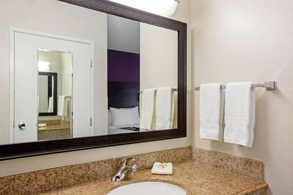 - La Quinta Inn & Suites Airport East Miami