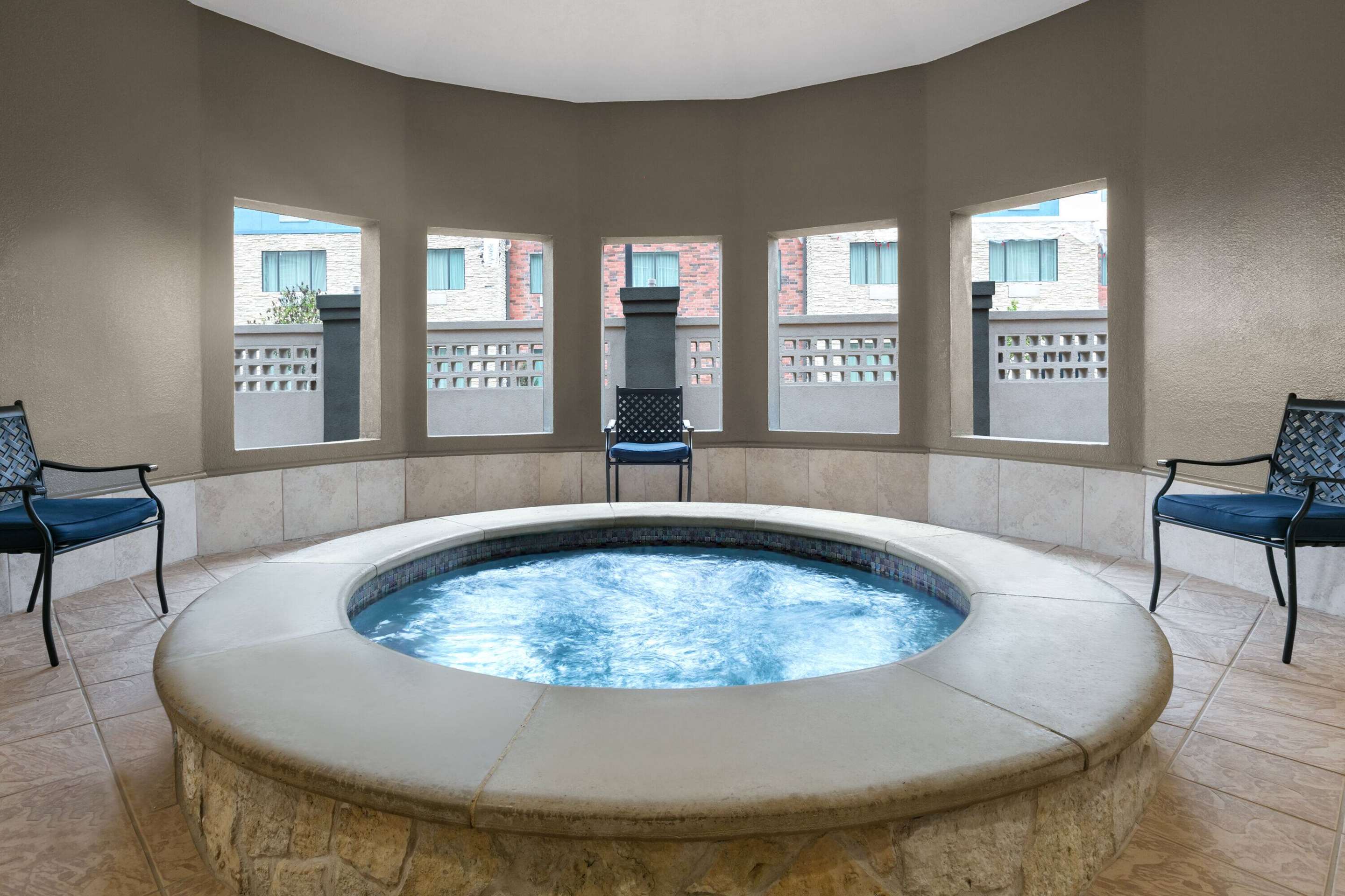Pool | La Quinta Inn & Suites by Wyndham Belton - Temple South