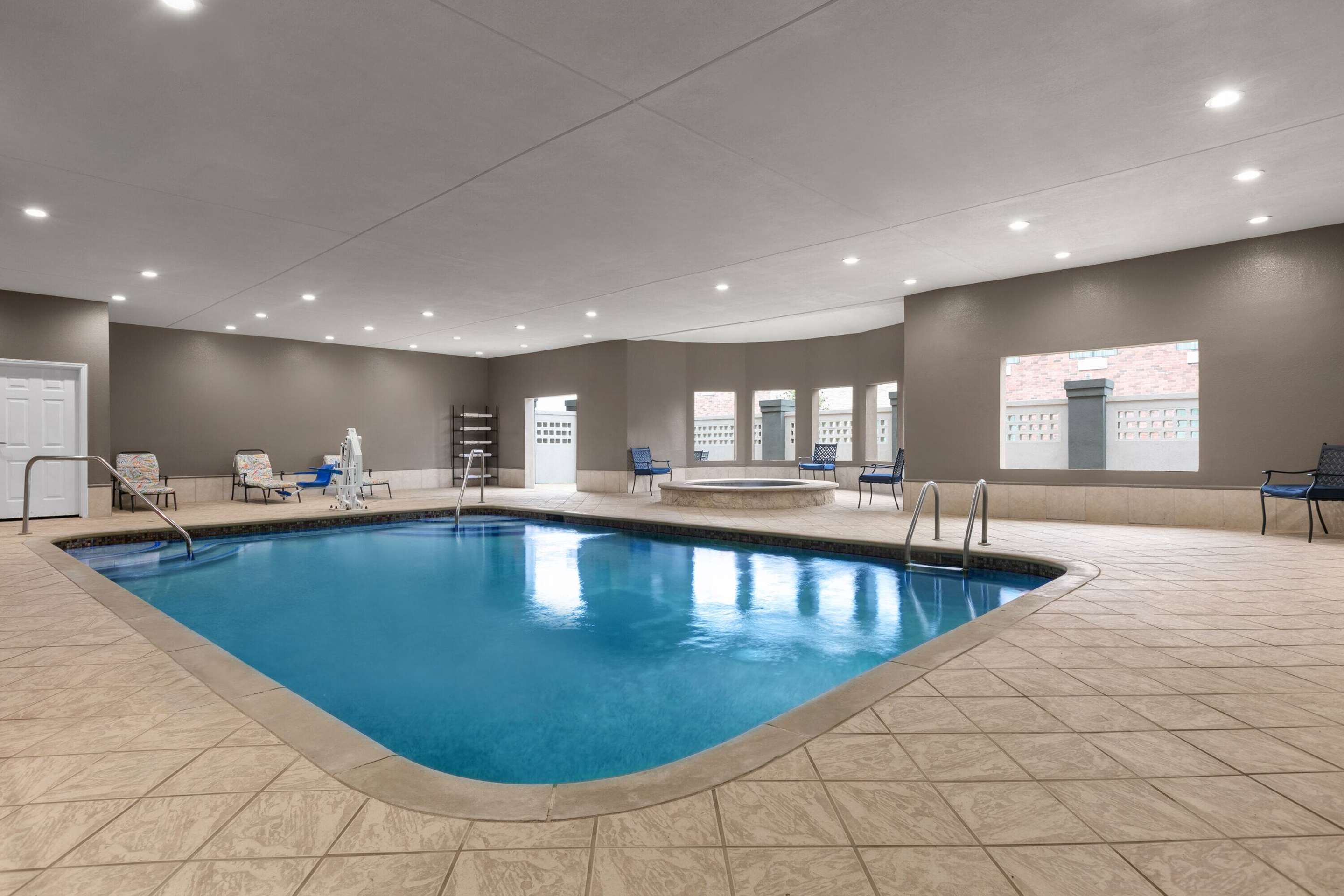 Pool - indoor | La Quinta Inn & Suites by Wyndham Belton - Temple South