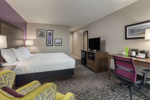  - La Quinta Inn & Suites Visalia