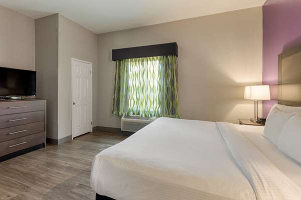  - La Quinta Inn & Suites Visalia