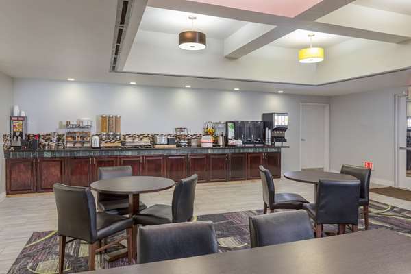 Amenities - La Quinta Inn & Suites Visalia