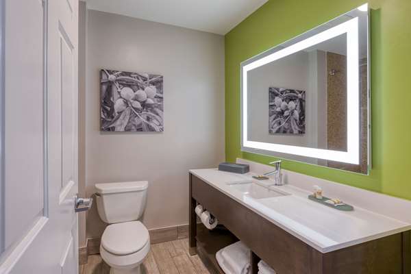  - La Quinta Inn & Suites Visalia