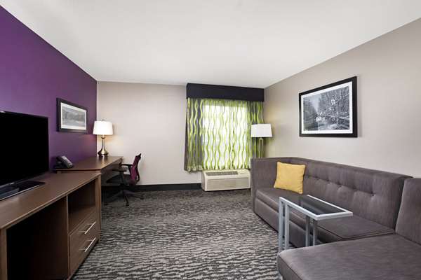 Suite - La Quinta Inn & Suites Visalia