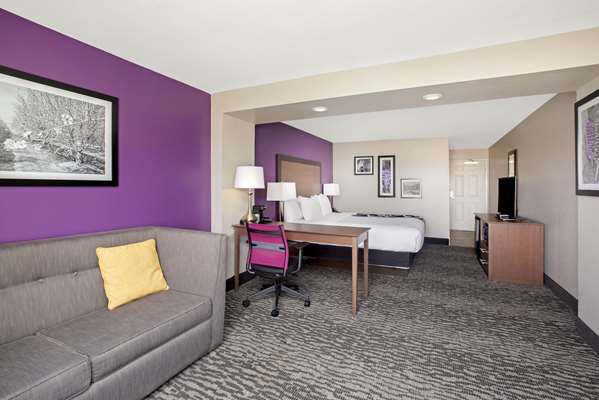 Suite - La Quinta Inn & Suites Visalia