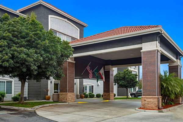 Exterior view - La Quinta Inn & Suites Visalia