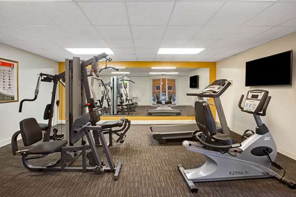 Fitness/ Exercise Room - La Quinta Inn & Suites Visalia
