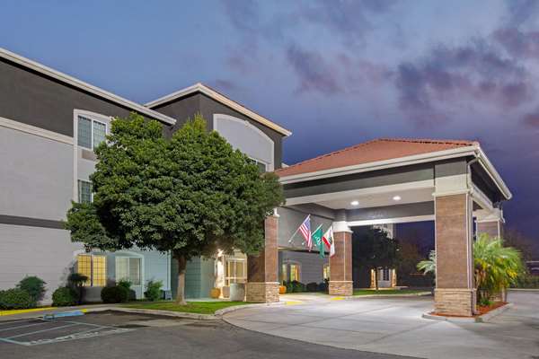 Exterior view - La Quinta Inn & Suites Visalia