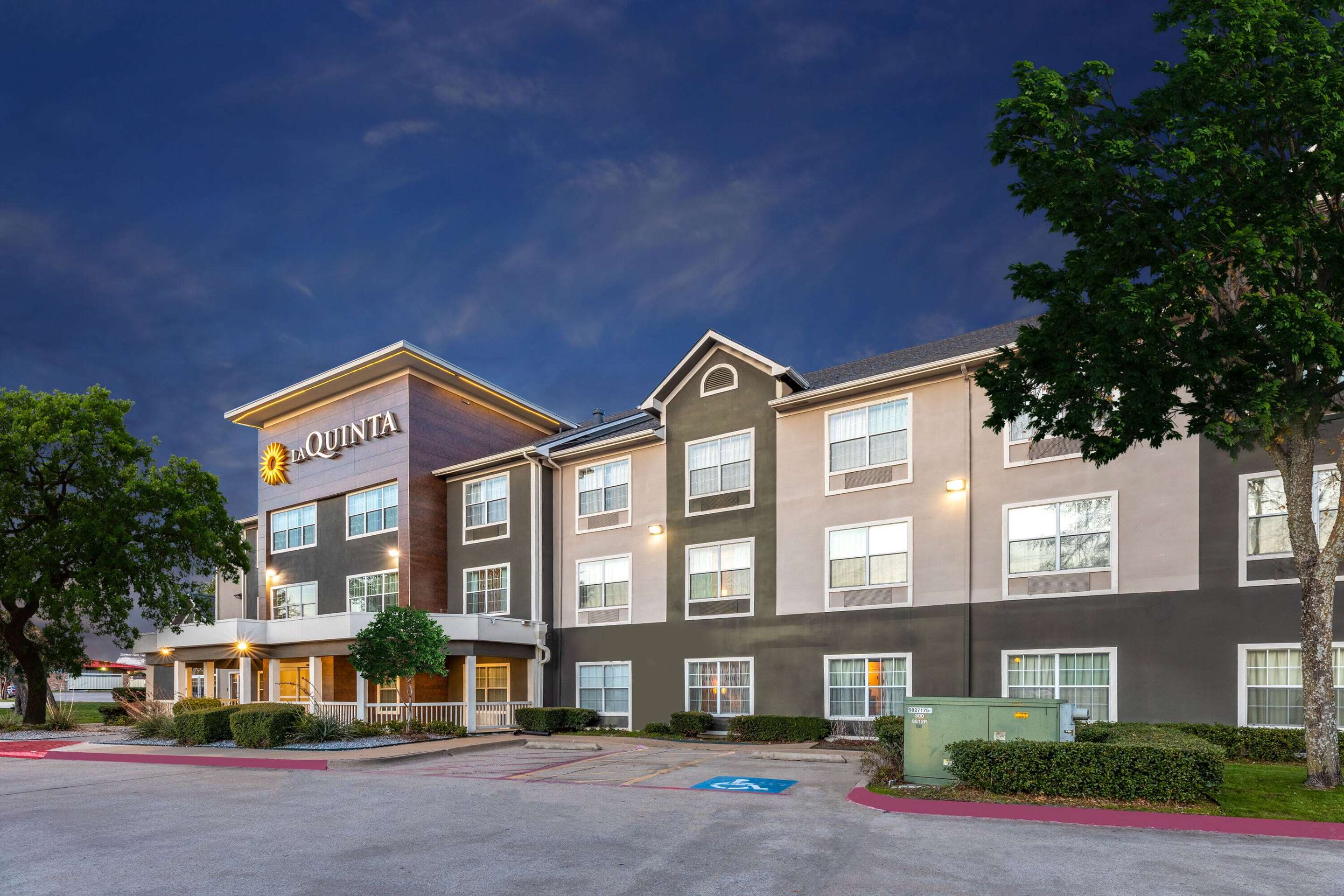 Exterior | La Quinta Inn & Suites by Wyndham Rockwall