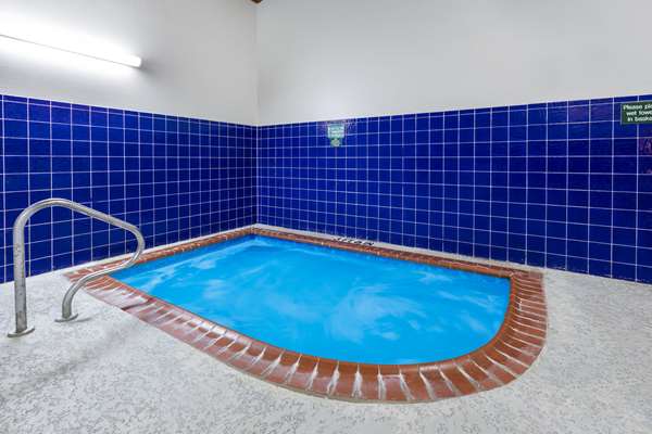 Pool - La Quinta Inn & Suites Rockwall