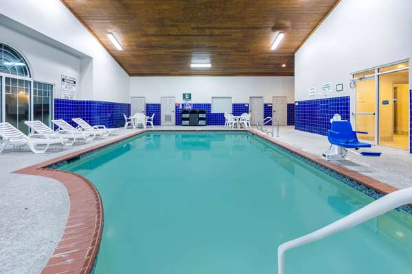 Pool - La Quinta Inn & Suites Rockwall