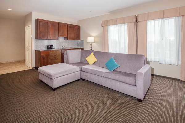Suite - La Quinta Inn & Suites Inglewood - I-105, Exit 3