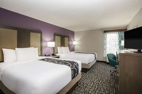  - La Quinta Inn Davenport - I-74, Exit 2