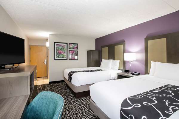  - La Quinta Inn Davenport - I-74, Exit 2