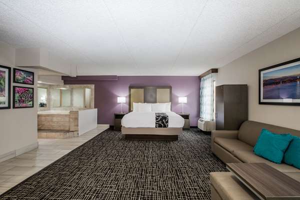 Suite - La Quinta Inn Davenport - I-74, Exit 2