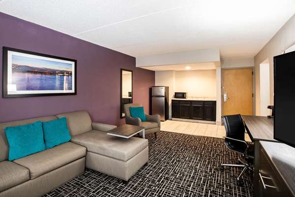 Suite - La Quinta Inn Davenport - I-74, Exit 2
