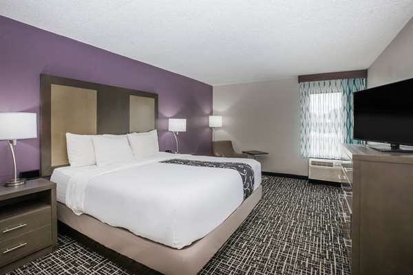 Suite - La Quinta Inn Davenport - I-74, Exit 2