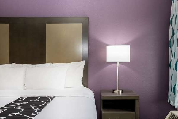  - La Quinta Inn Davenport - I-74, Exit 2