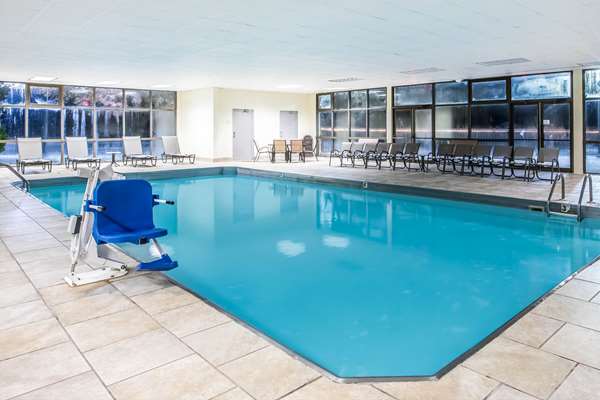 Pool - La Quinta Inn Davenport - I-74, Exit 2