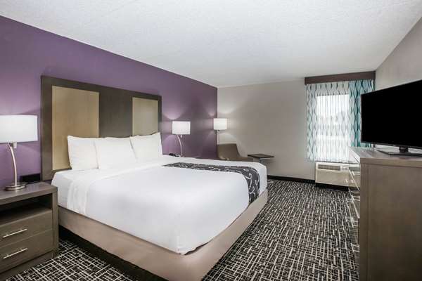 Suite - La Quinta Inn Davenport - I-74, Exit 2