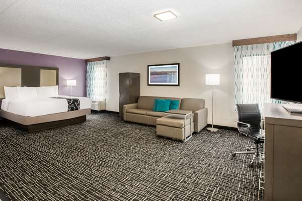 Suite - La Quinta Inn Davenport - I-74, Exit 2