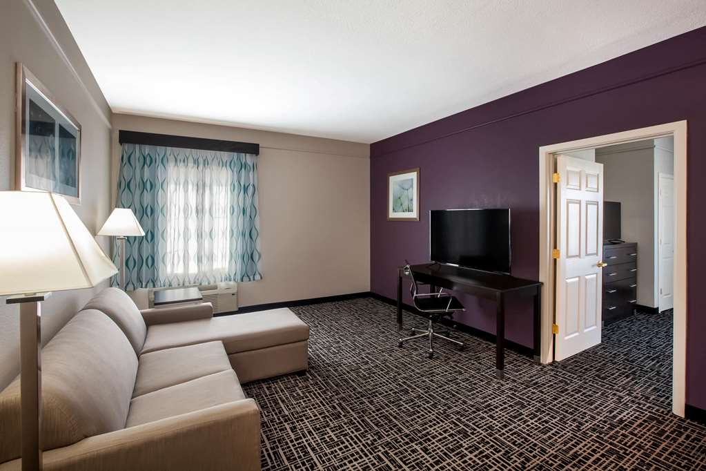 LA QUINTA INN STE LUBBOCK NORTH-guestroom-Guest Room,Suite,On-Site.jpg