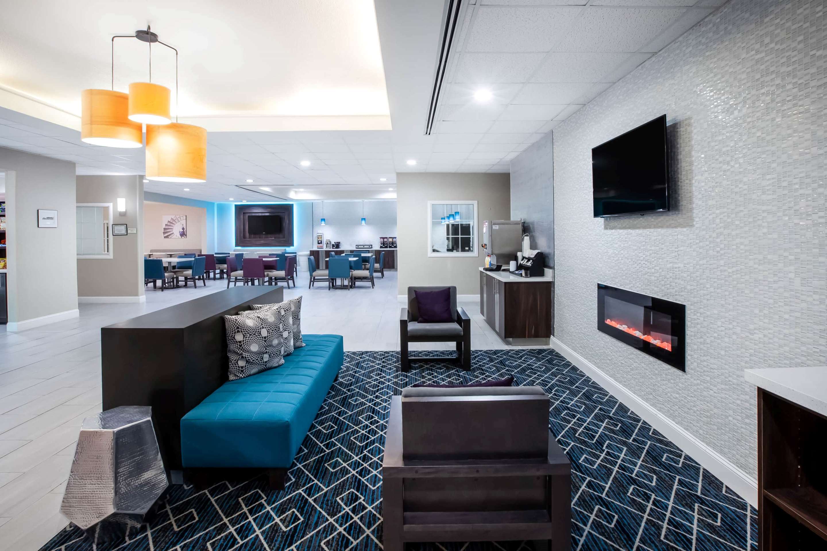 Lobby | La Quinta Inn & Suites by Wyndham Lubbock North
