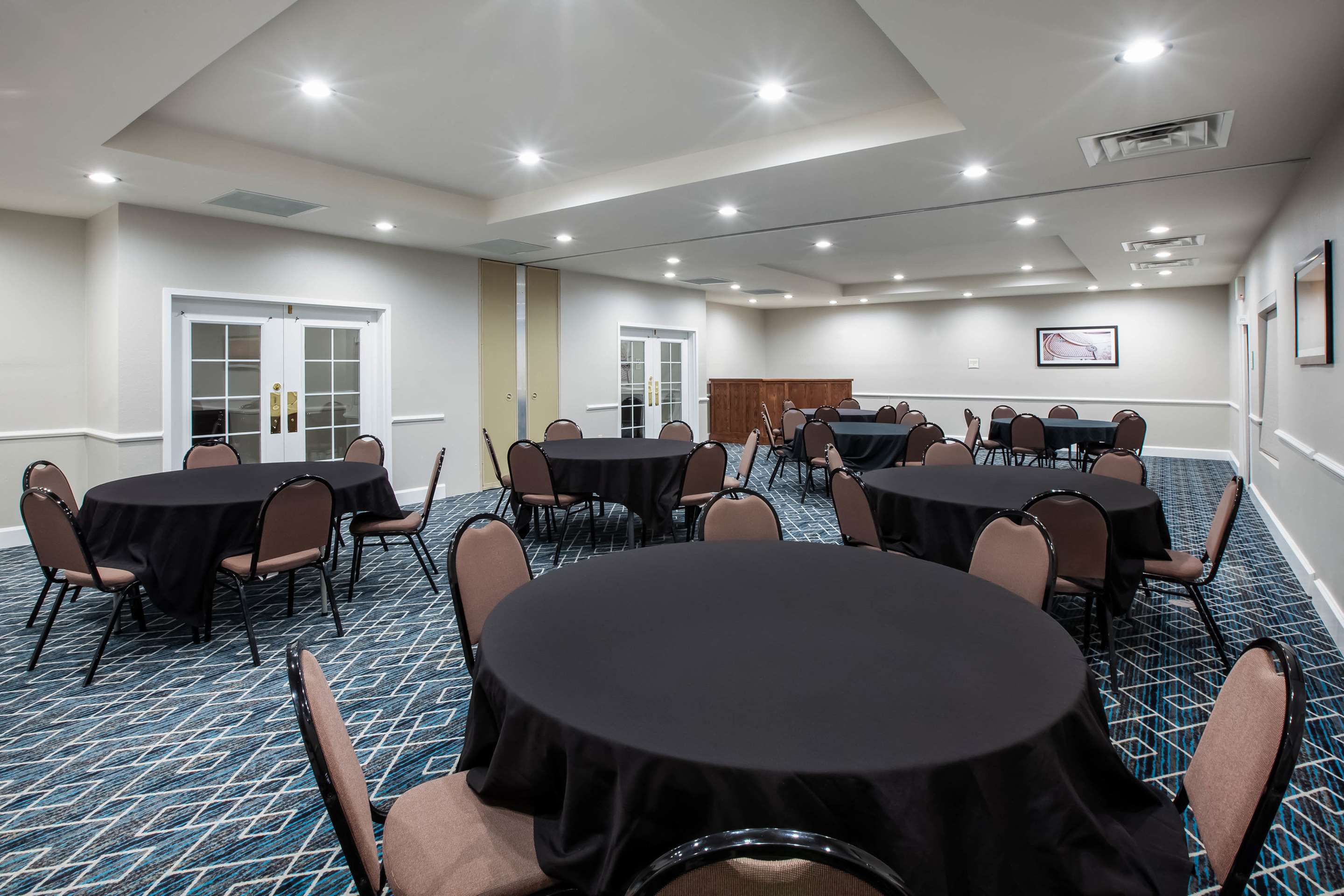 banquet rounds | La Quinta Inn & Suites by Wyndham Lubbock North