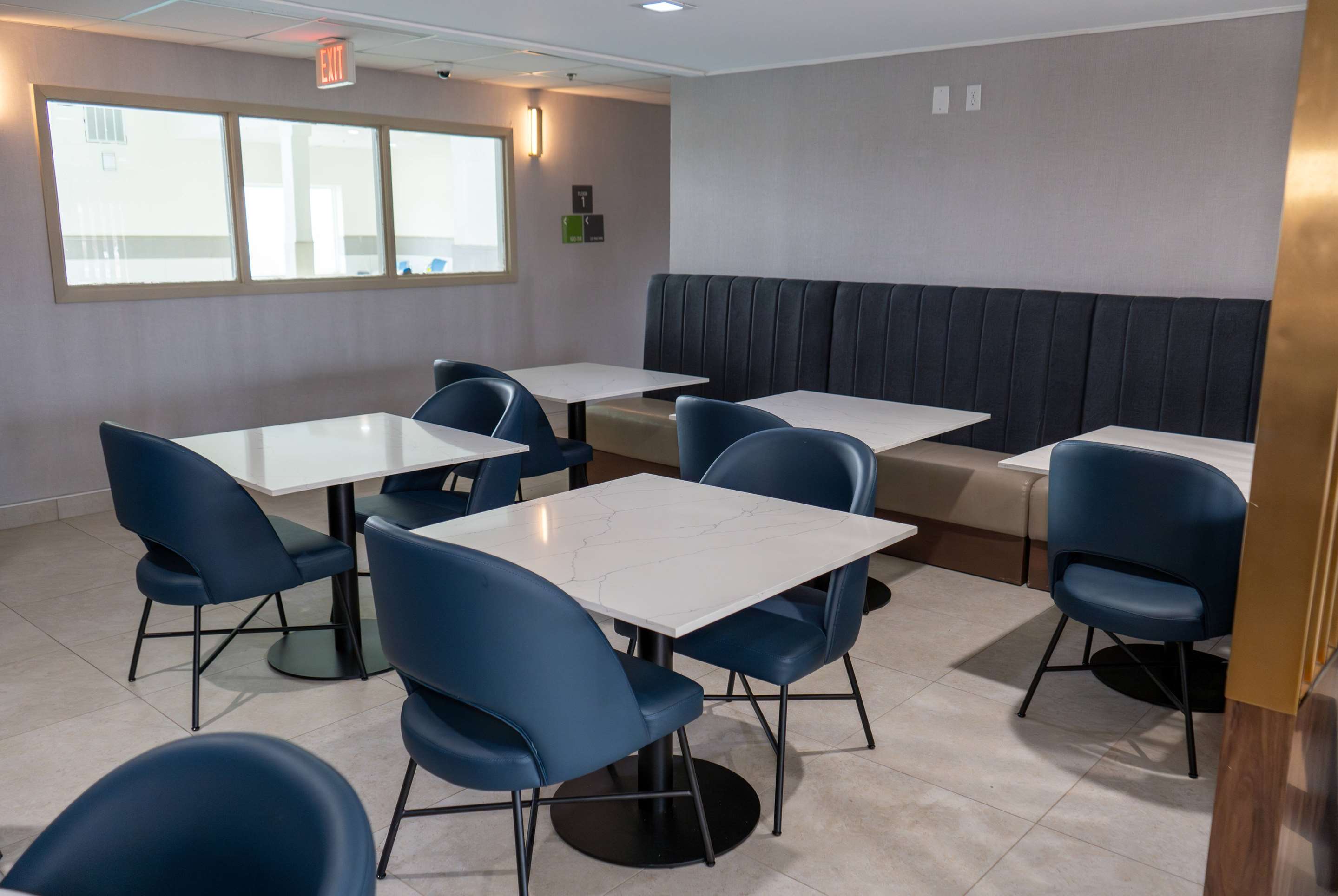 Lobby | La Quinta Inn & Suites by Wyndham Dallas Mesquite