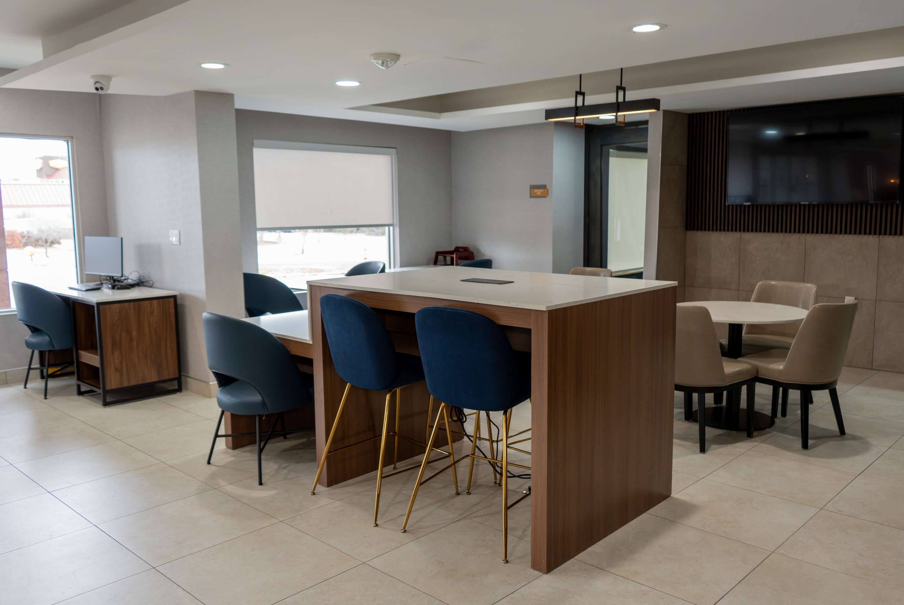 Lobby | La Quinta Inn & Suites by Wyndham Dallas Mesquite