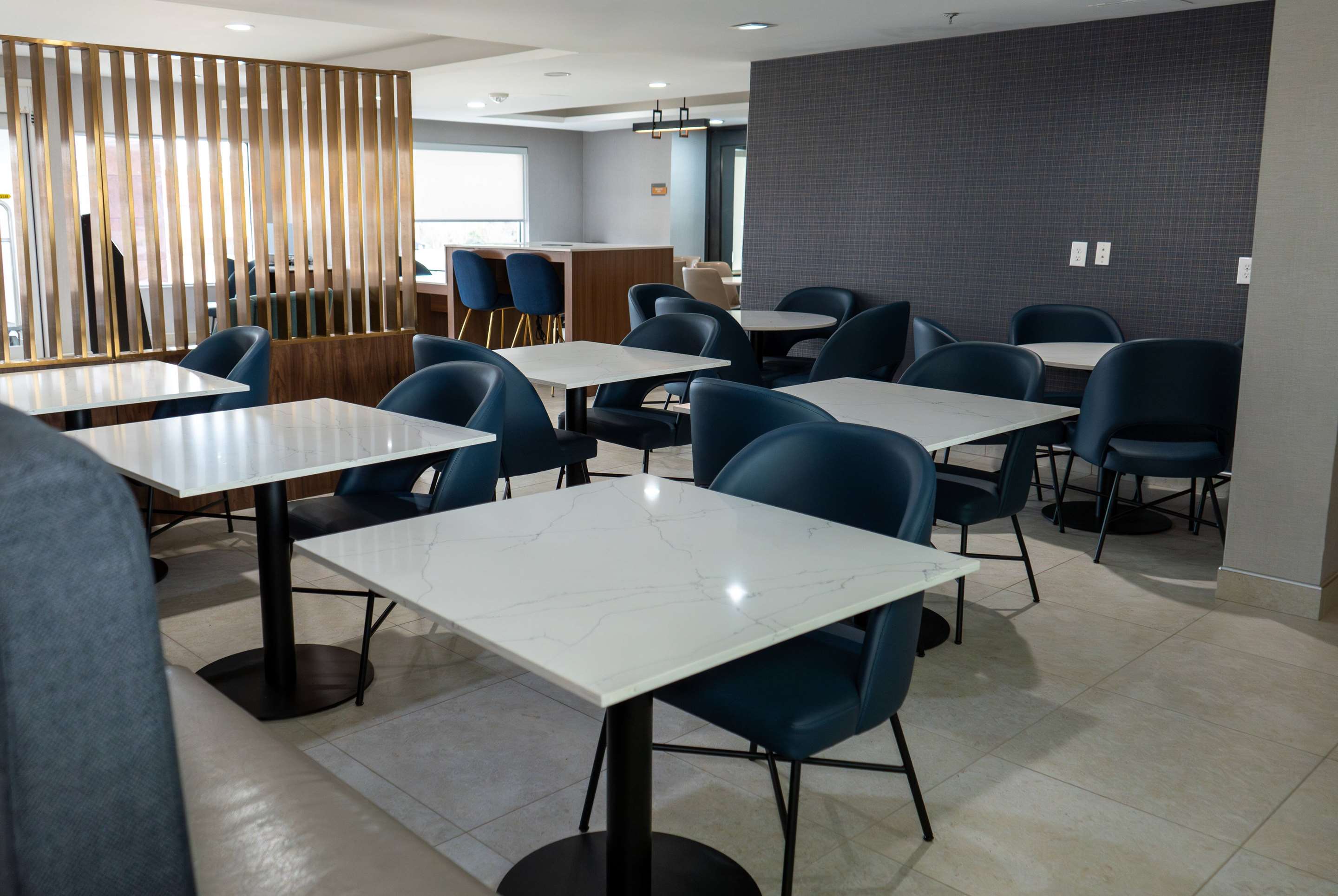 Lobby | La Quinta Inn & Suites by Wyndham Dallas Mesquite
