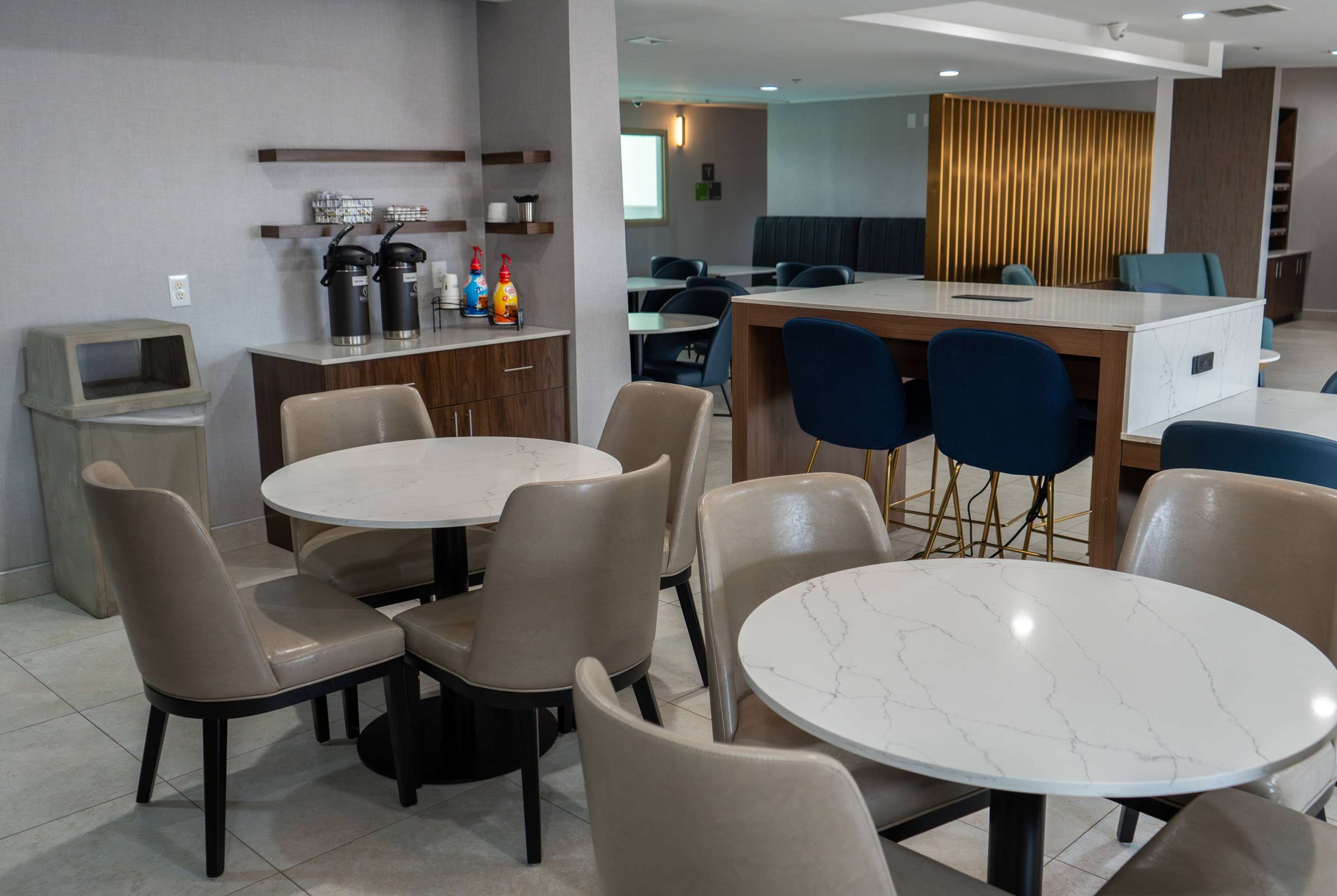 Lobby | La Quinta Inn & Suites by Wyndham Dallas Mesquite