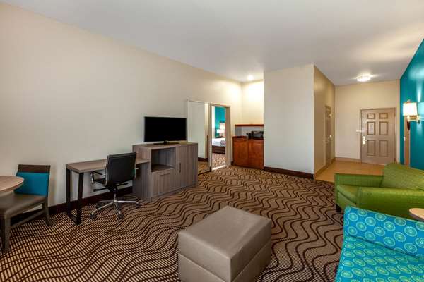 Suite - La Quinta Inn & Suites North Midland