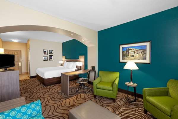 Suite - La Quinta Inn & Suites North Midland