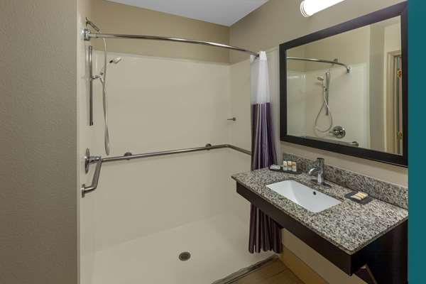  - La Quinta Inn & Suites North Midland
