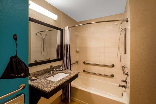 - La Quinta Inn & Suites North Midland