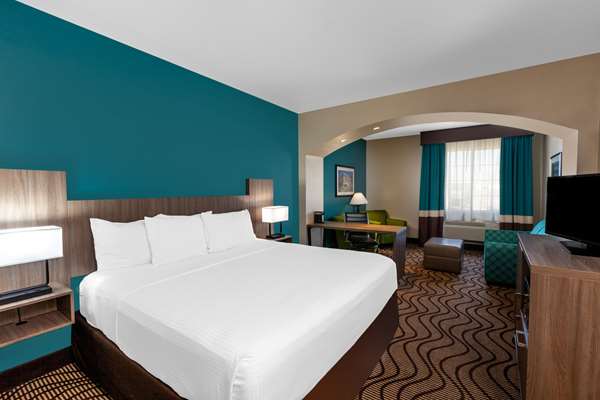  - La Quinta Inn & Suites North Midland