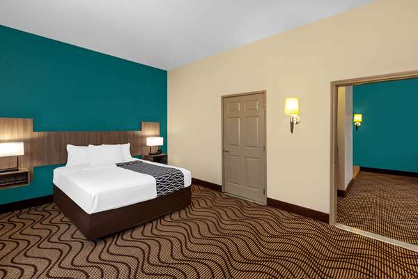Suite - La Quinta Inn & Suites North Midland