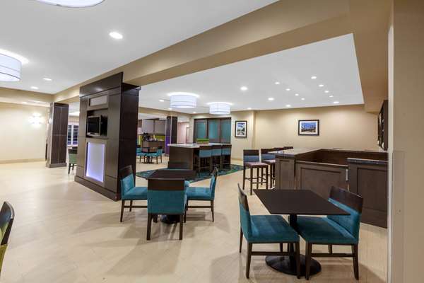 Amenities - La Quinta Inn & Suites North Midland