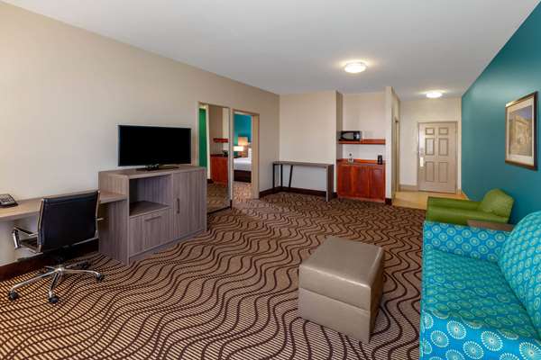 Suite - La Quinta Inn & Suites North Midland
