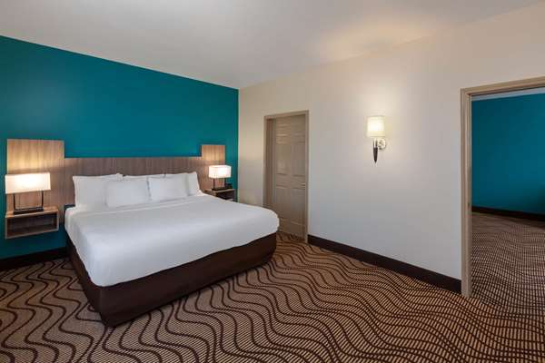 Suite - La Quinta Inn & Suites North Midland